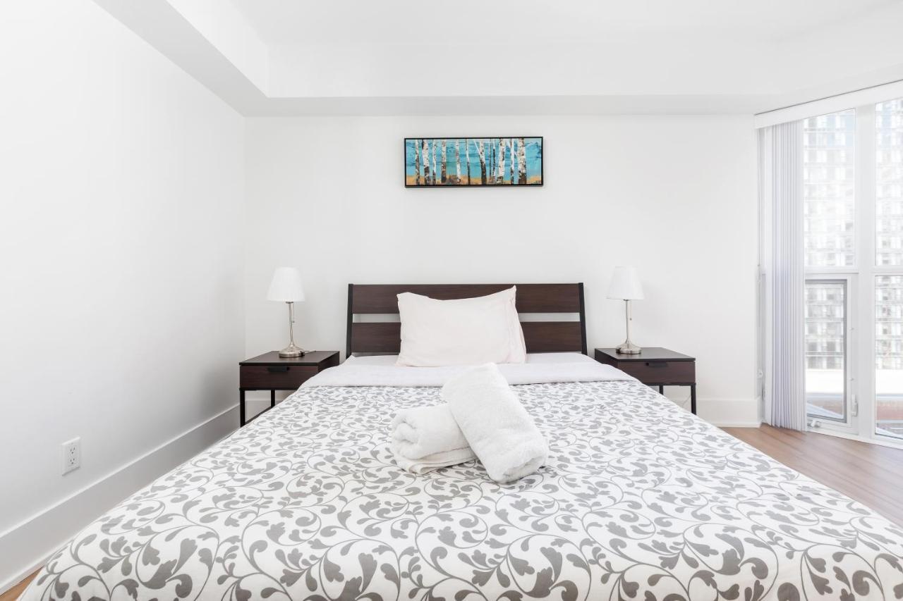 Across From The Cn Tower, Metro Toronto Convention Centre And Rogers Centre In Downtown Toronto Core Apartamento Exterior foto