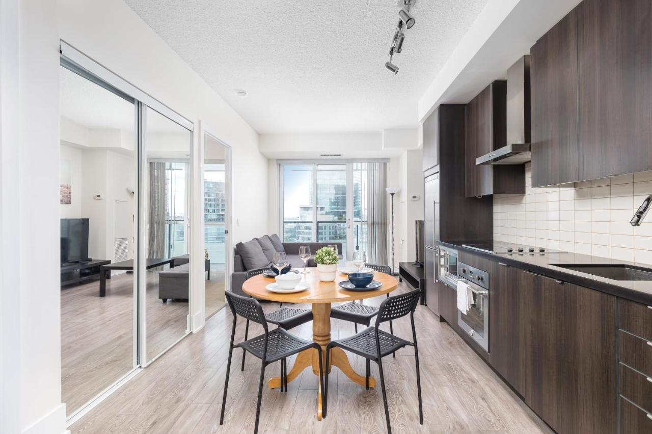 Across From The Cn Tower, Metro Toronto Convention Centre And Rogers Centre In Downtown Toronto Core Apartamento Exterior foto